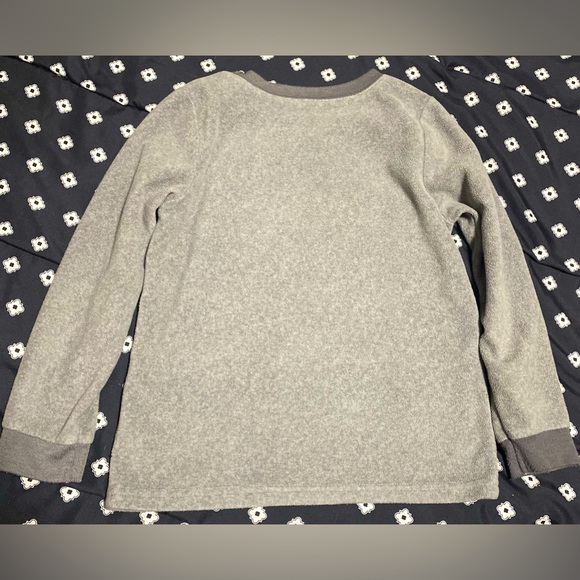 Used Carters Grey Pj top - size 6 - Picture 2 of 5